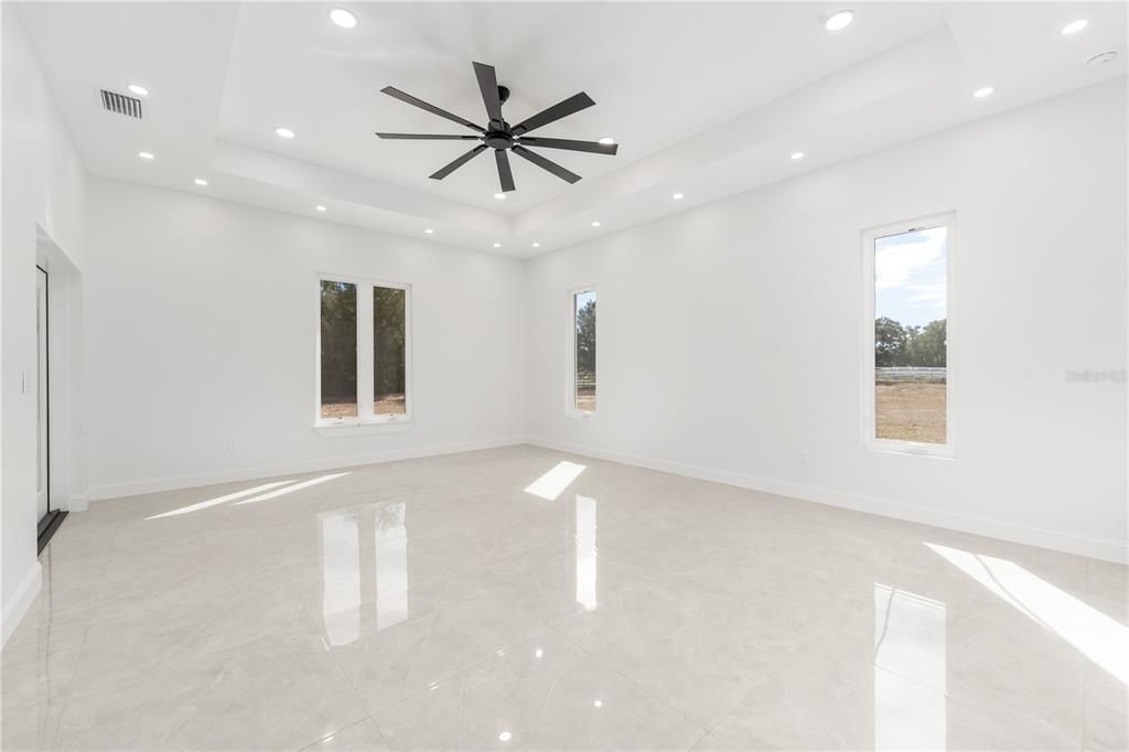 En Venta: $1,150,000 (4 camas, 3 baños, 3013 Pies cuadrados)