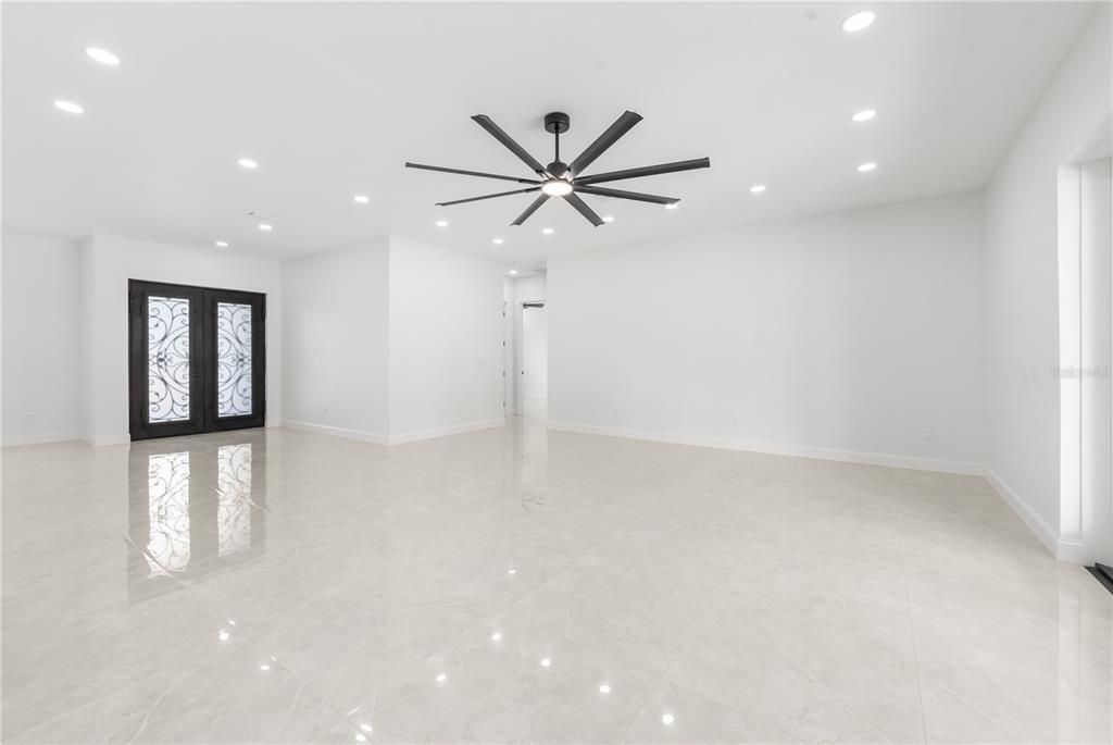 En Venta: $1,150,000 (4 camas, 3 baños, 3013 Pies cuadrados)
