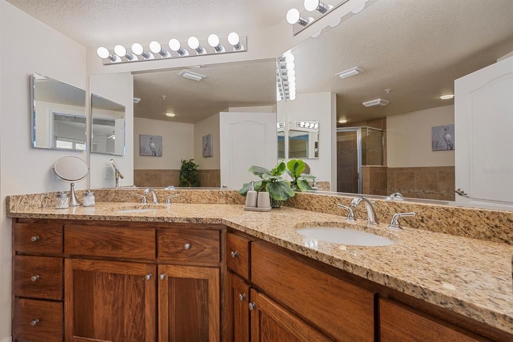 Activo con contrato: $439,900 (2 camas, 2 baños, 1389 Pies cuadrados)