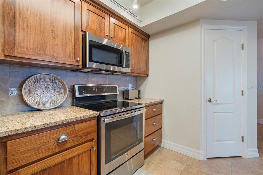 Activo con contrato: $439,900 (2 camas, 2 baños, 1389 Pies cuadrados)