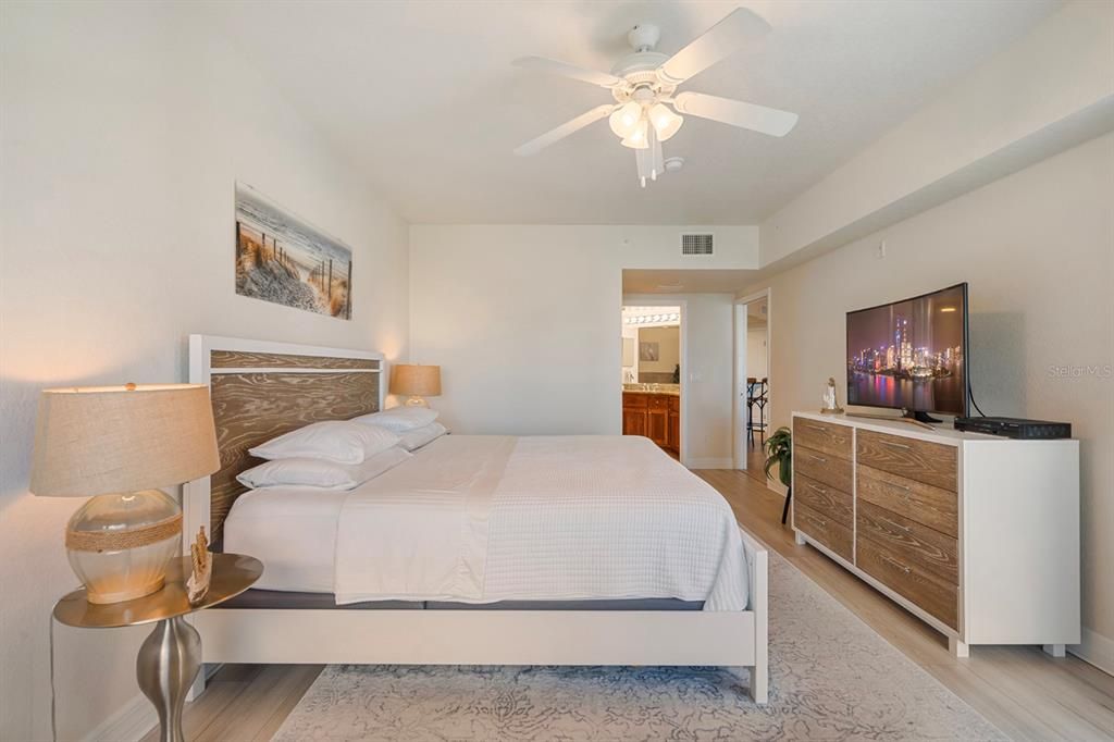 Activo con contrato: $439,900 (2 camas, 2 baños, 1389 Pies cuadrados)
