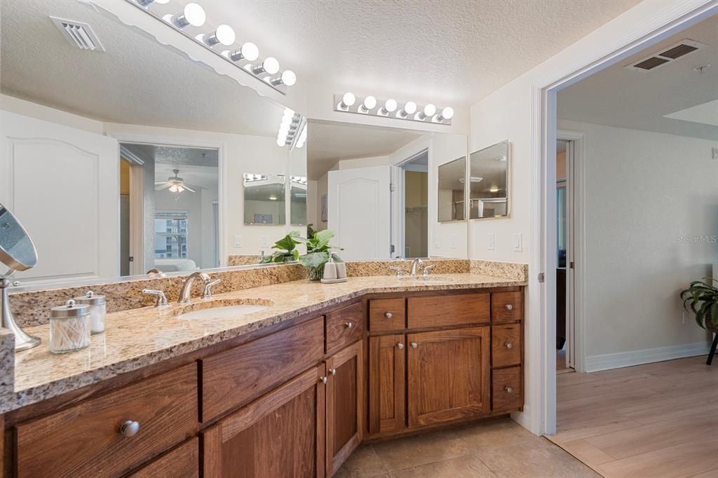 Activo con contrato: $439,900 (2 camas, 2 baños, 1389 Pies cuadrados)