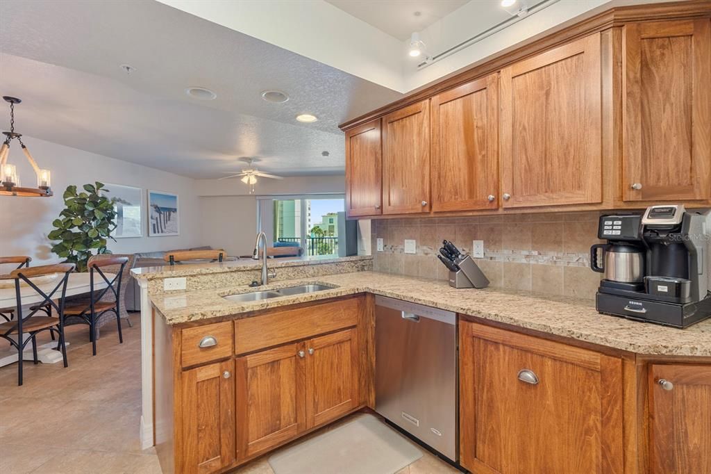 Activo con contrato: $439,900 (2 camas, 2 baños, 1389 Pies cuadrados)