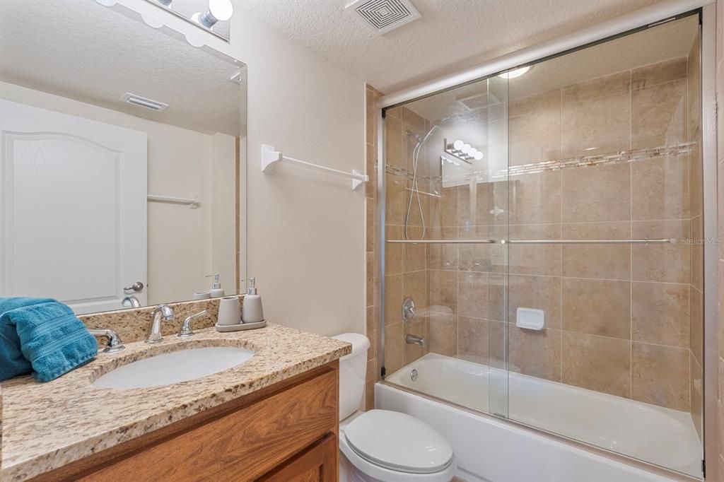 Activo con contrato: $439,900 (2 camas, 2 baños, 1389 Pies cuadrados)
