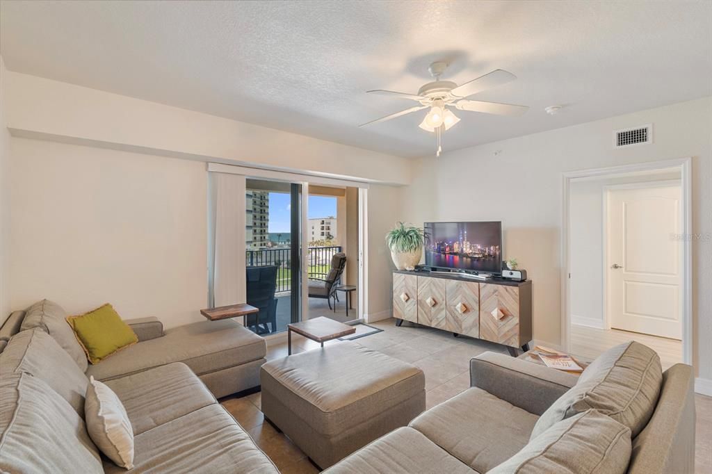 Activo con contrato: $439,900 (2 camas, 2 baños, 1389 Pies cuadrados)