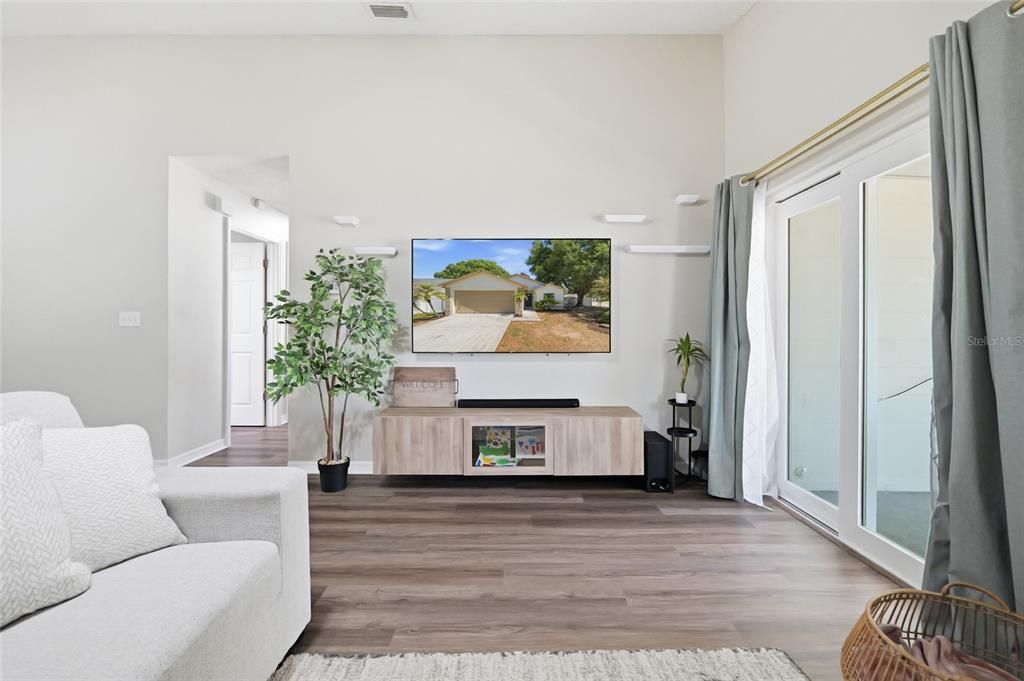 For Sale: $355,000 (3 beds, 2 baths, 1275 Square Feet)