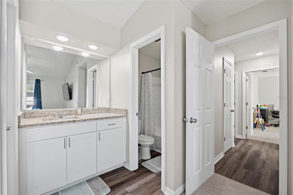 For Sale: $355,000 (3 beds, 2 baths, 1275 Square Feet)