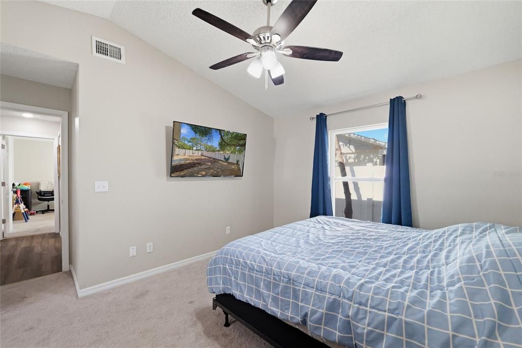 For Sale: $355,000 (3 beds, 2 baths, 1275 Square Feet)