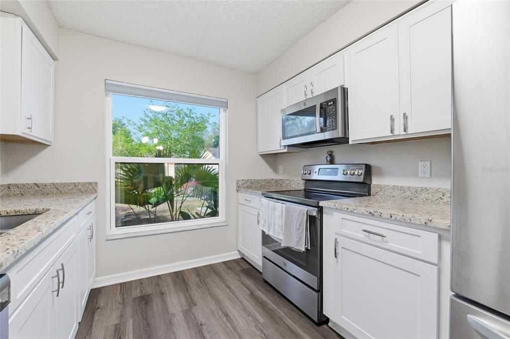 For Sale: $355,000 (3 beds, 2 baths, 1275 Square Feet)