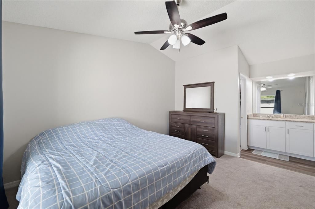 For Sale: $355,000 (3 beds, 2 baths, 1275 Square Feet)