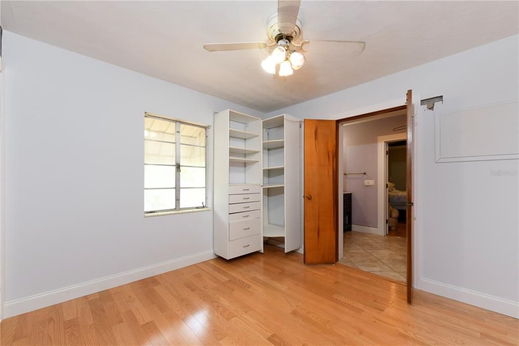 Activo con contrato: $515,000 (4 camas, 2 baños, 1933 Pies cuadrados)