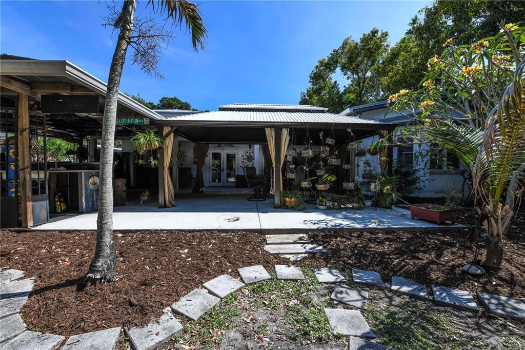 Activo con contrato: $515,000 (4 camas, 2 baños, 1933 Pies cuadrados)