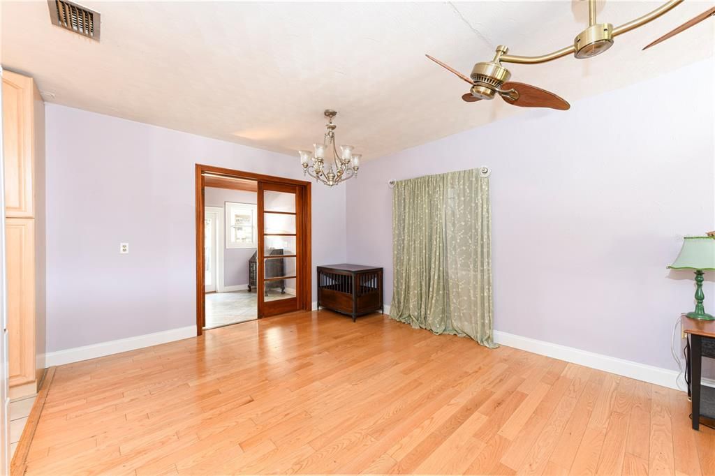 Activo con contrato: $515,000 (4 camas, 2 baños, 1933 Pies cuadrados)