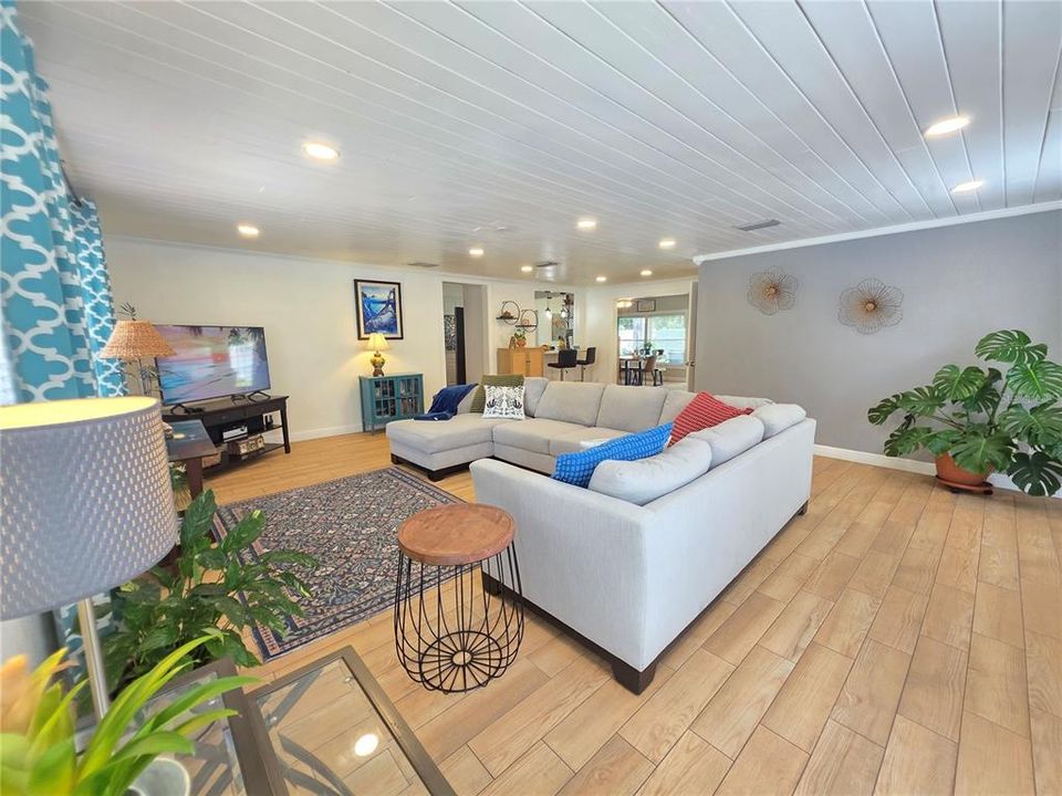 Activo con contrato: $487,000 (4 camas, 2 baños, 2160 Pies cuadrados)