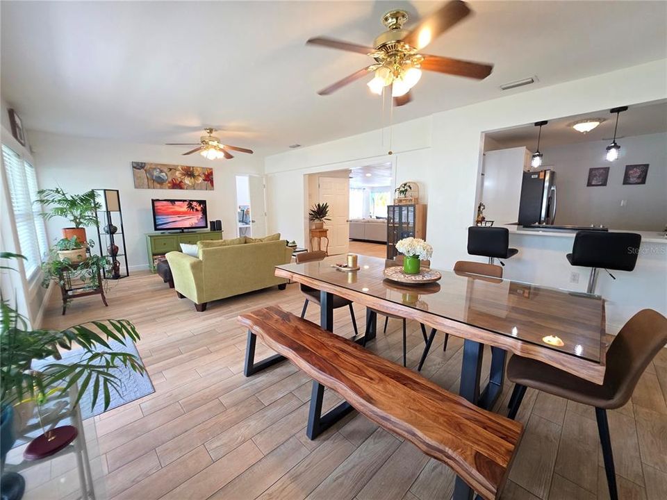 Activo con contrato: $487,000 (4 camas, 2 baños, 2160 Pies cuadrados)