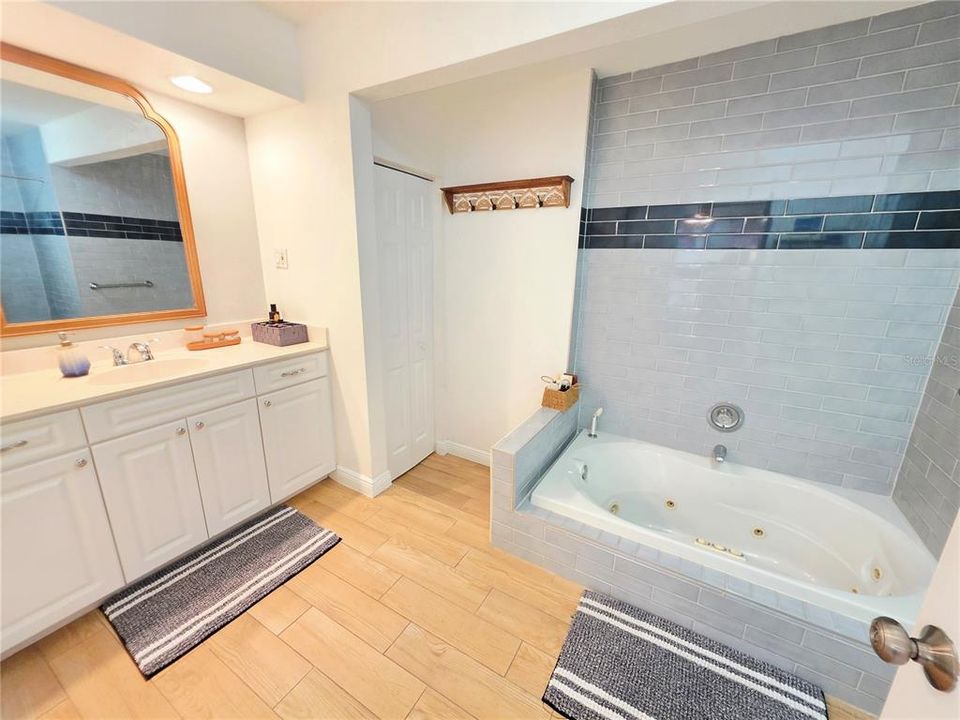 Activo con contrato: $487,000 (4 camas, 2 baños, 2160 Pies cuadrados)