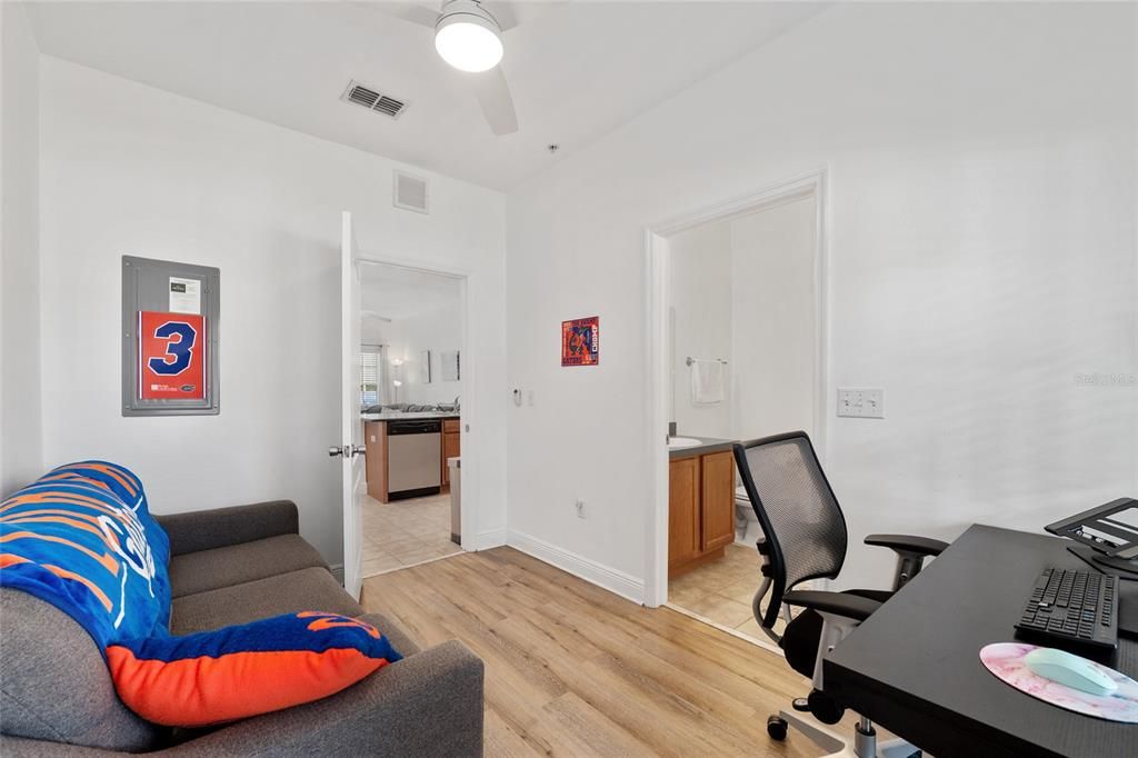 Active With Contract: $228,900 (2 beds, 3 baths, 1079 Square Feet)