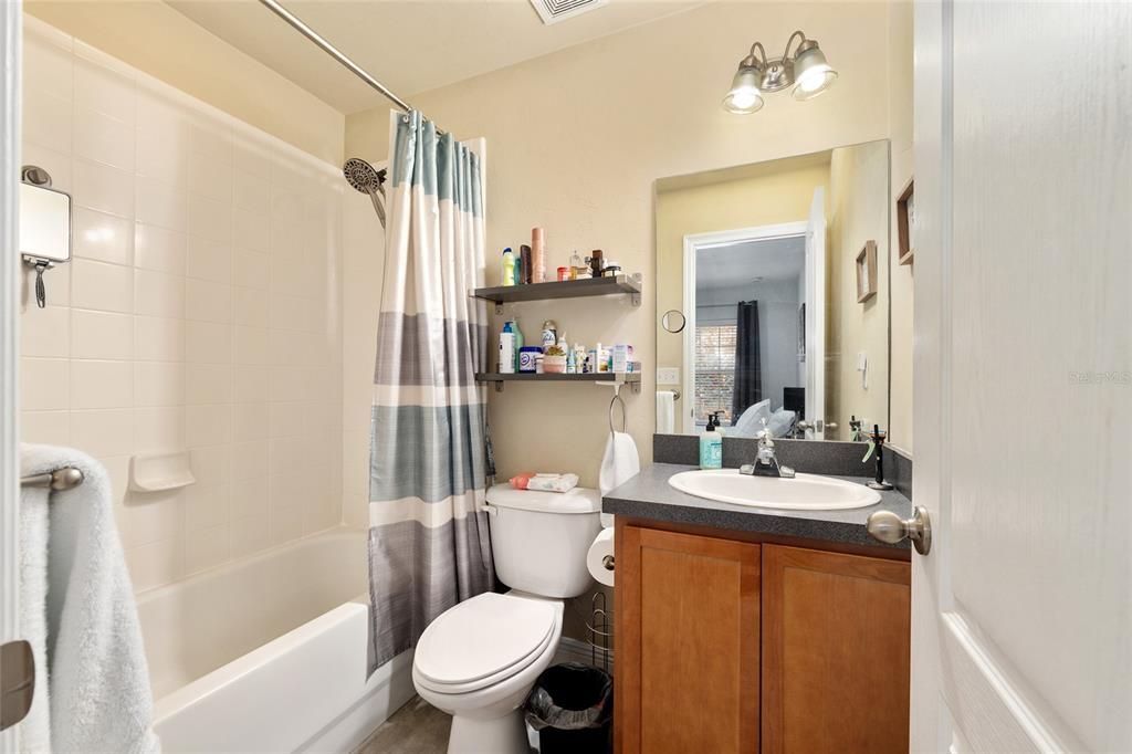 Active With Contract: $228,900 (2 beds, 3 baths, 1079 Square Feet)