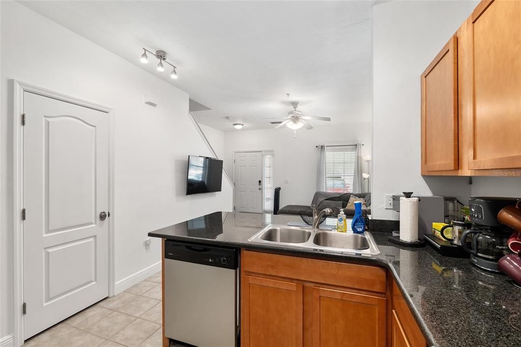 Active With Contract: $228,900 (2 beds, 3 baths, 1079 Square Feet)
