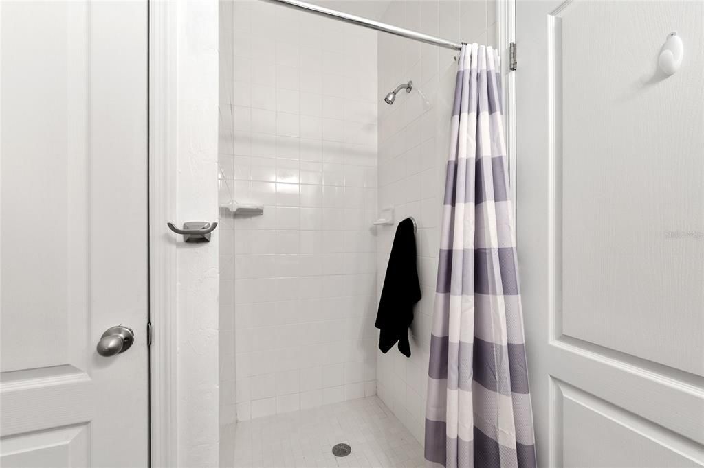 Active With Contract: $228,900 (2 beds, 3 baths, 1079 Square Feet)