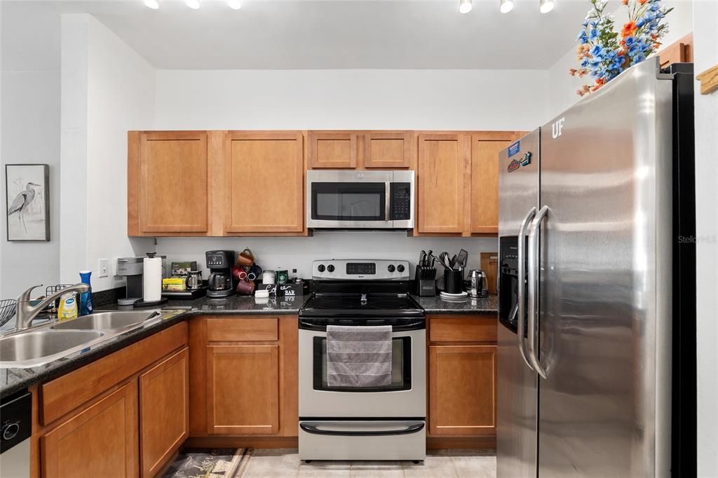 Active With Contract: $228,900 (2 beds, 3 baths, 1079 Square Feet)