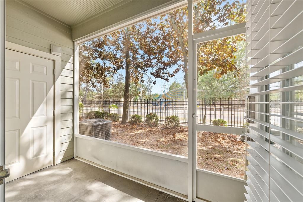 Active With Contract: $228,900 (2 beds, 3 baths, 1079 Square Feet)