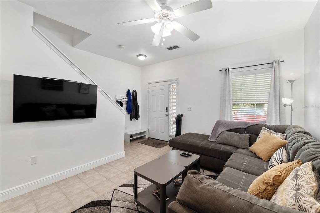 Active With Contract: $228,900 (2 beds, 3 baths, 1079 Square Feet)