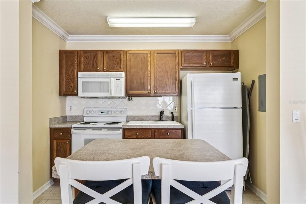 Activo con contrato: $4,650 (4 camas, 3 baños, 2412 Pies cuadrados)