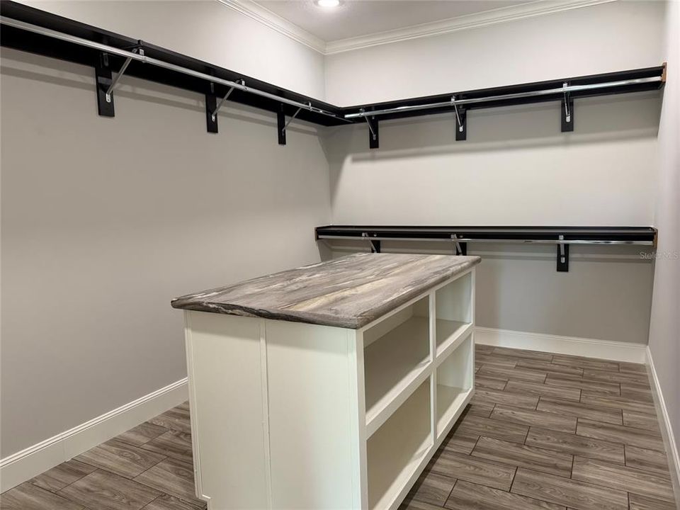 For Sale: $279,900 (4 beds, 2 baths, 2280 Square Feet)