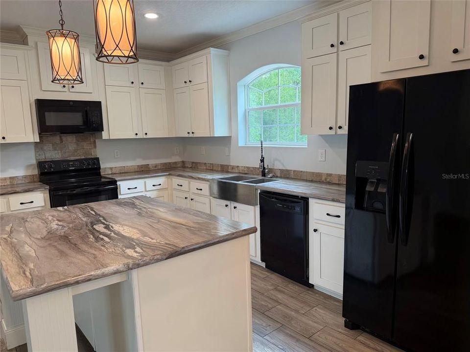 For Sale: $279,900 (4 beds, 2 baths, 2280 Square Feet)