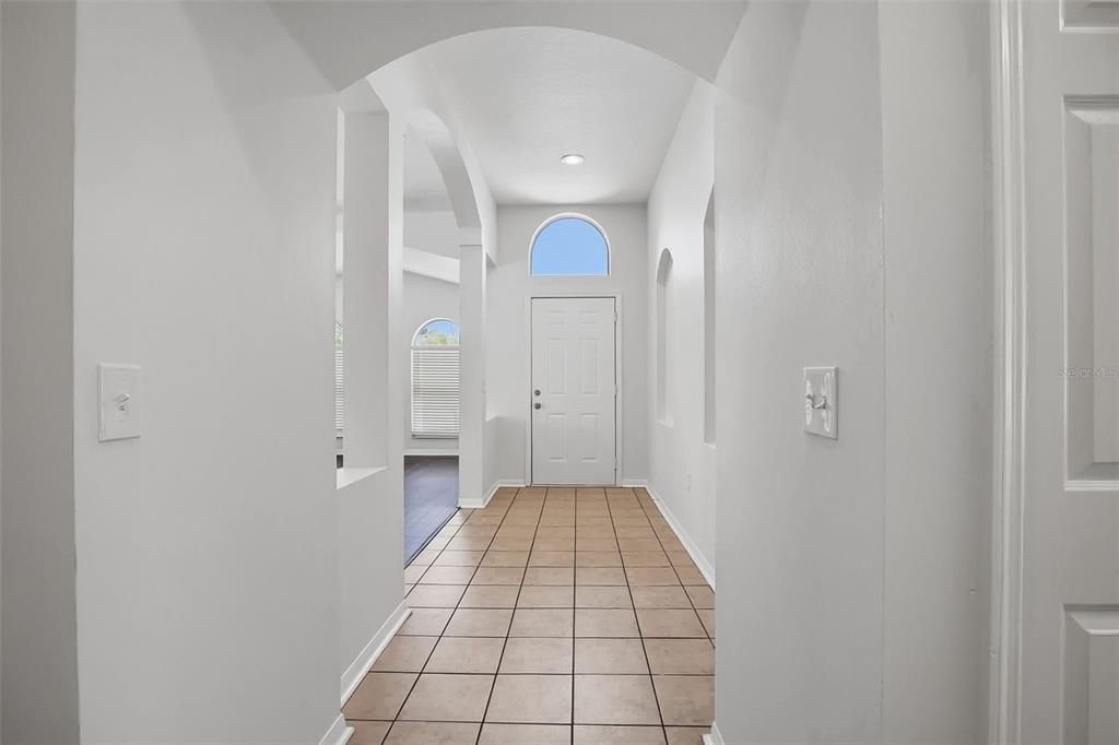 Activo con contrato: $359,900 (4 camas, 2 baños, 2080 Pies cuadrados)