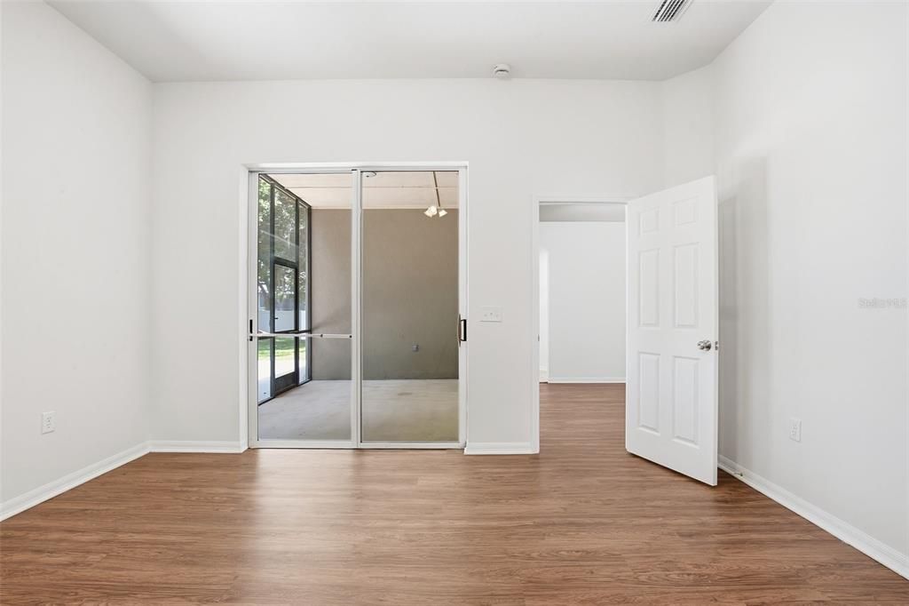 Activo con contrato: $359,900 (4 camas, 2 baños, 2080 Pies cuadrados)