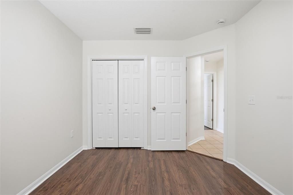 Activo con contrato: $359,900 (4 camas, 2 baños, 2080 Pies cuadrados)