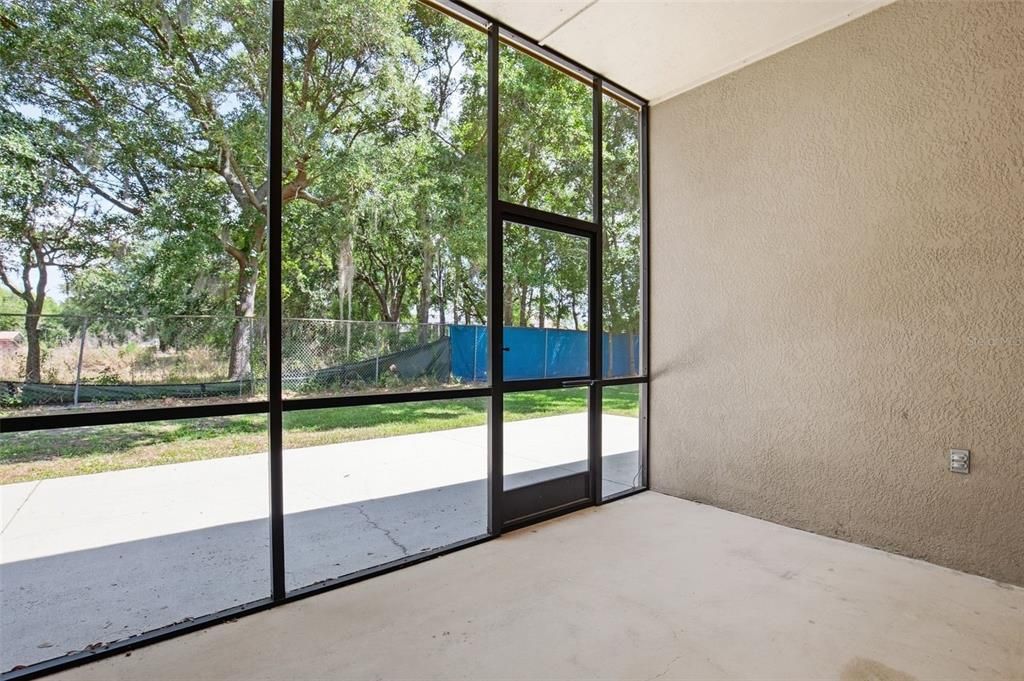 Activo con contrato: $359,900 (4 camas, 2 baños, 2080 Pies cuadrados)