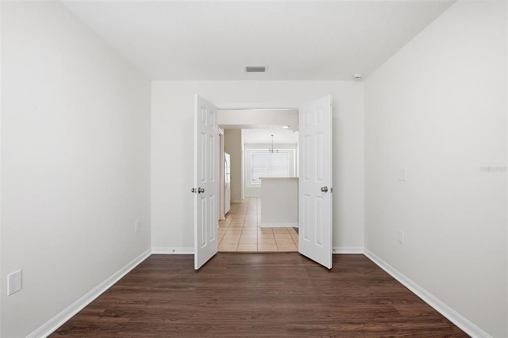 Activo con contrato: $359,900 (4 camas, 2 baños, 2080 Pies cuadrados)