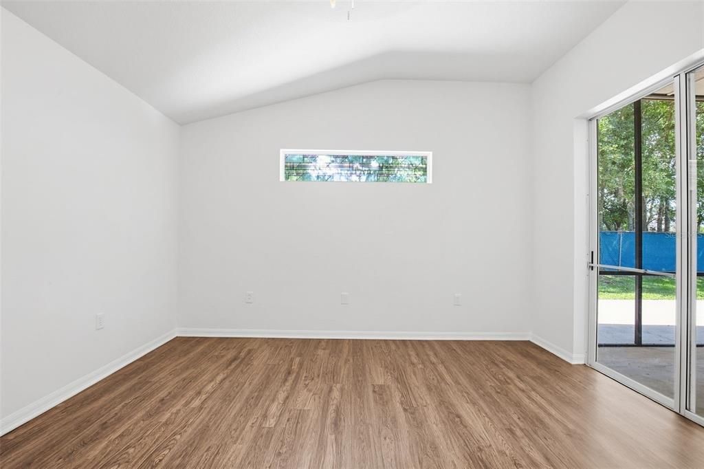 Activo con contrato: $359,900 (4 camas, 2 baños, 2080 Pies cuadrados)