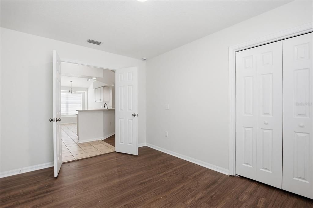 Activo con contrato: $359,900 (4 camas, 2 baños, 2080 Pies cuadrados)