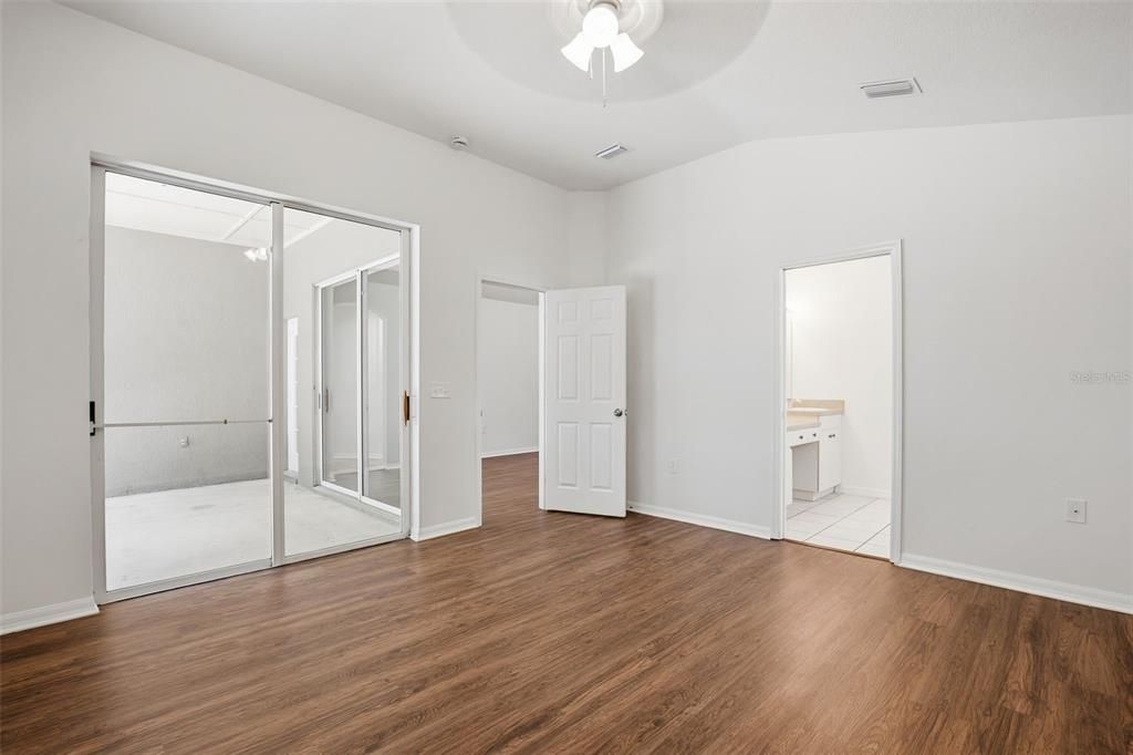 Activo con contrato: $359,900 (4 camas, 2 baños, 2080 Pies cuadrados)