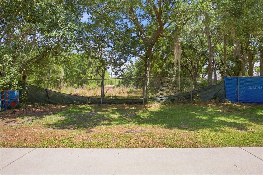 Activo con contrato: $359,900 (4 camas, 2 baños, 2080 Pies cuadrados)