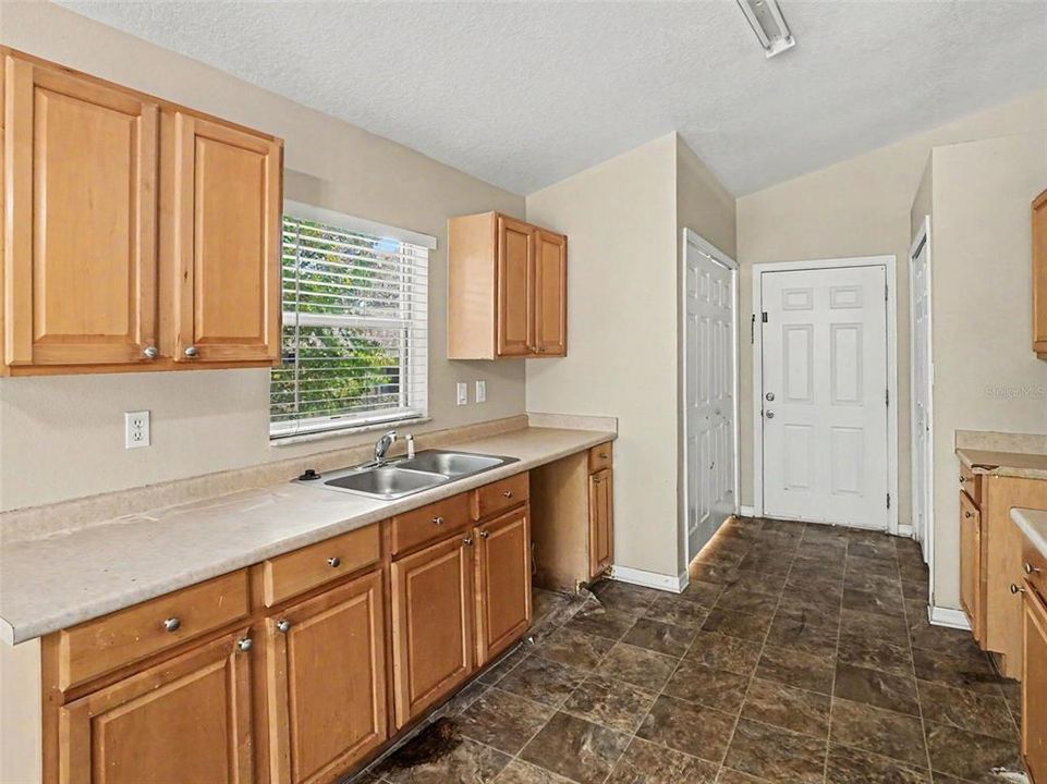 Activo con contrato: $244,900 (3 camas, 2 baños, 1298 Pies cuadrados)