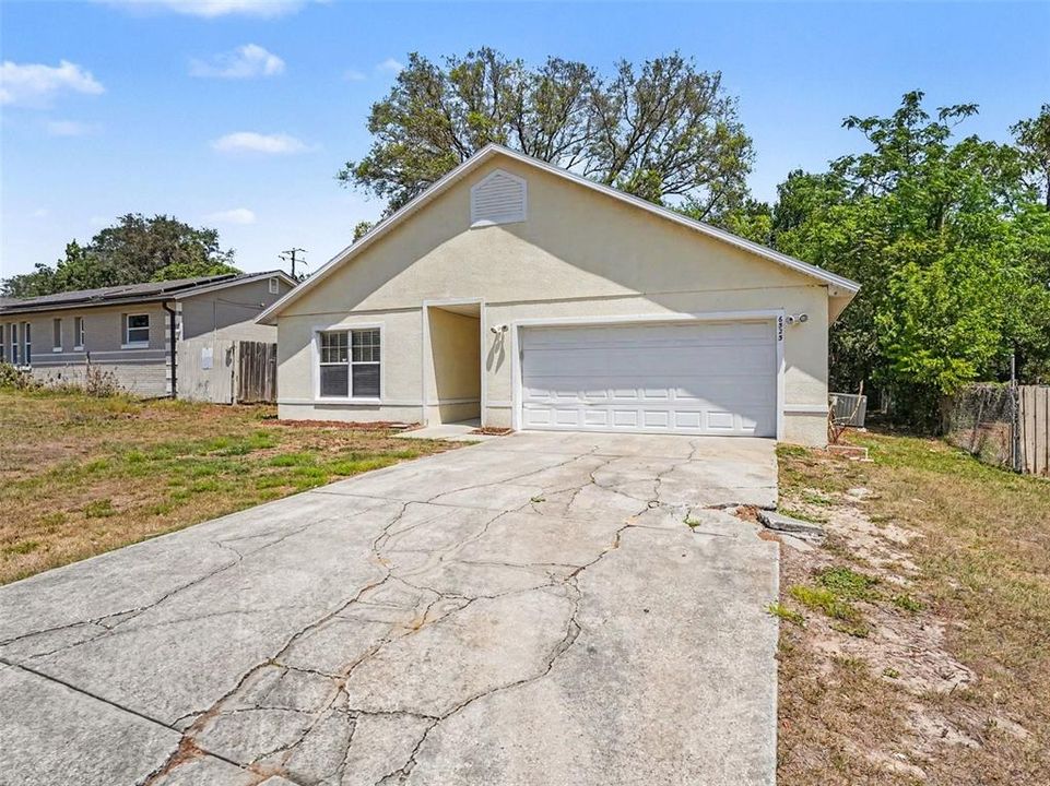 Activo con contrato: $244,900 (3 camas, 2 baños, 1298 Pies cuadrados)