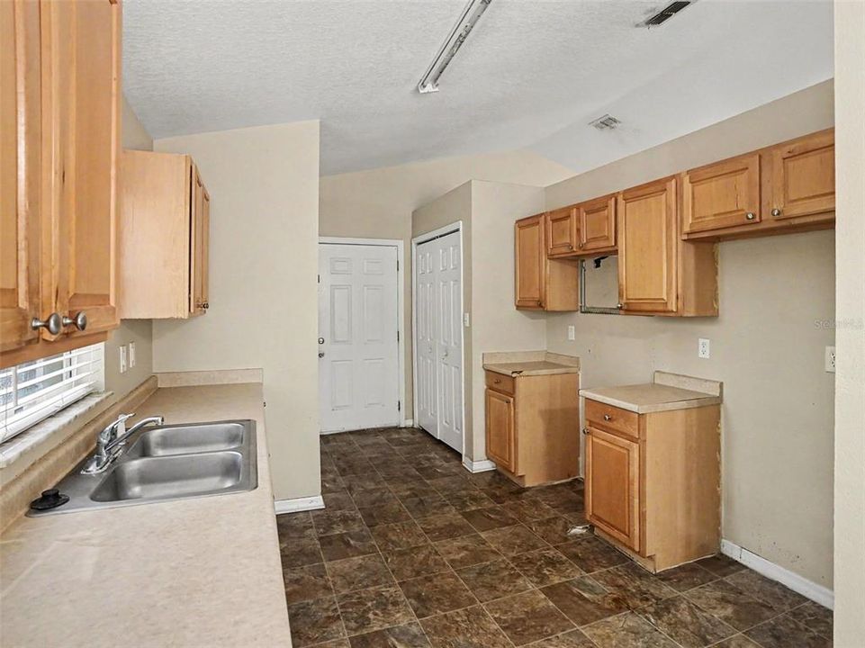 Activo con contrato: $244,900 (3 camas, 2 baños, 1298 Pies cuadrados)