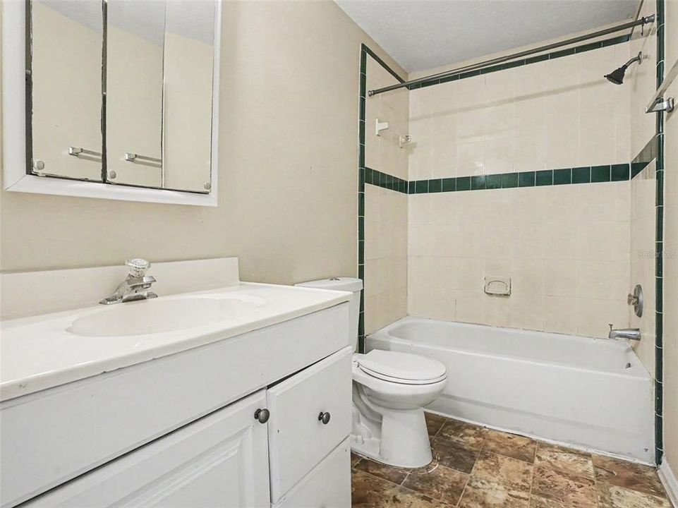 Activo con contrato: $244,900 (3 camas, 2 baños, 1298 Pies cuadrados)