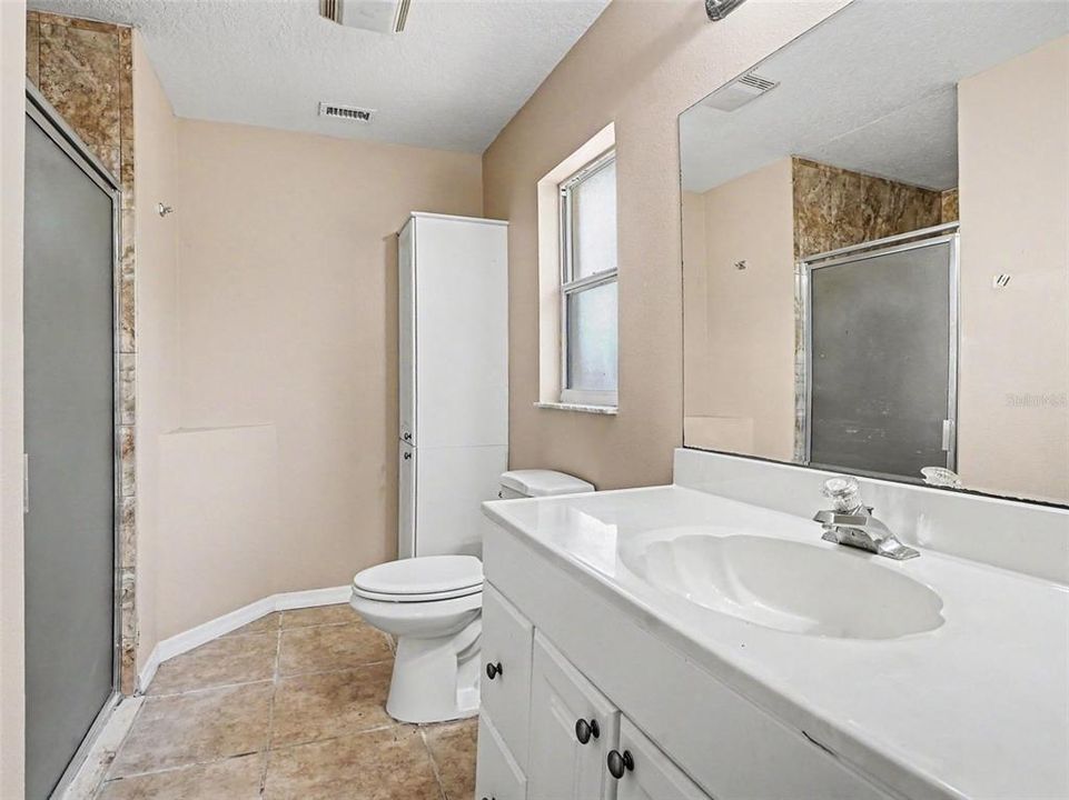 Activo con contrato: $244,900 (3 camas, 2 baños, 1298 Pies cuadrados)