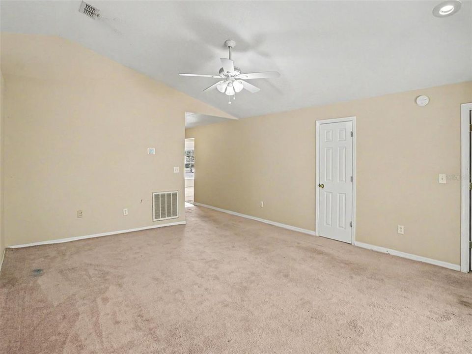 Activo con contrato: $244,900 (3 camas, 2 baños, 1298 Pies cuadrados)