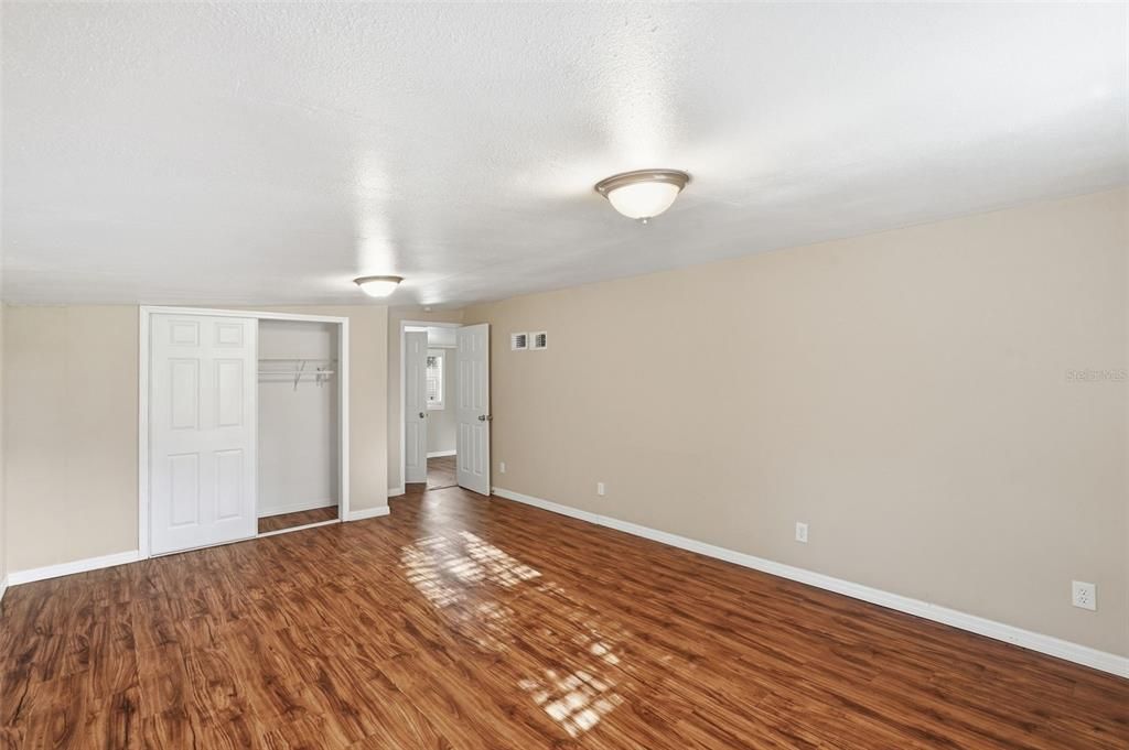 For Sale: $213,400 (2 beds, 1 baths, 704 Square Feet)