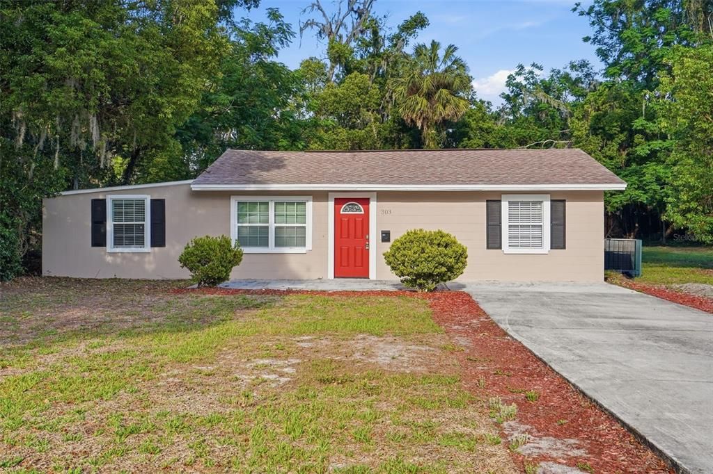For Sale: $213,400 (2 beds, 1 baths, 704 Square Feet)