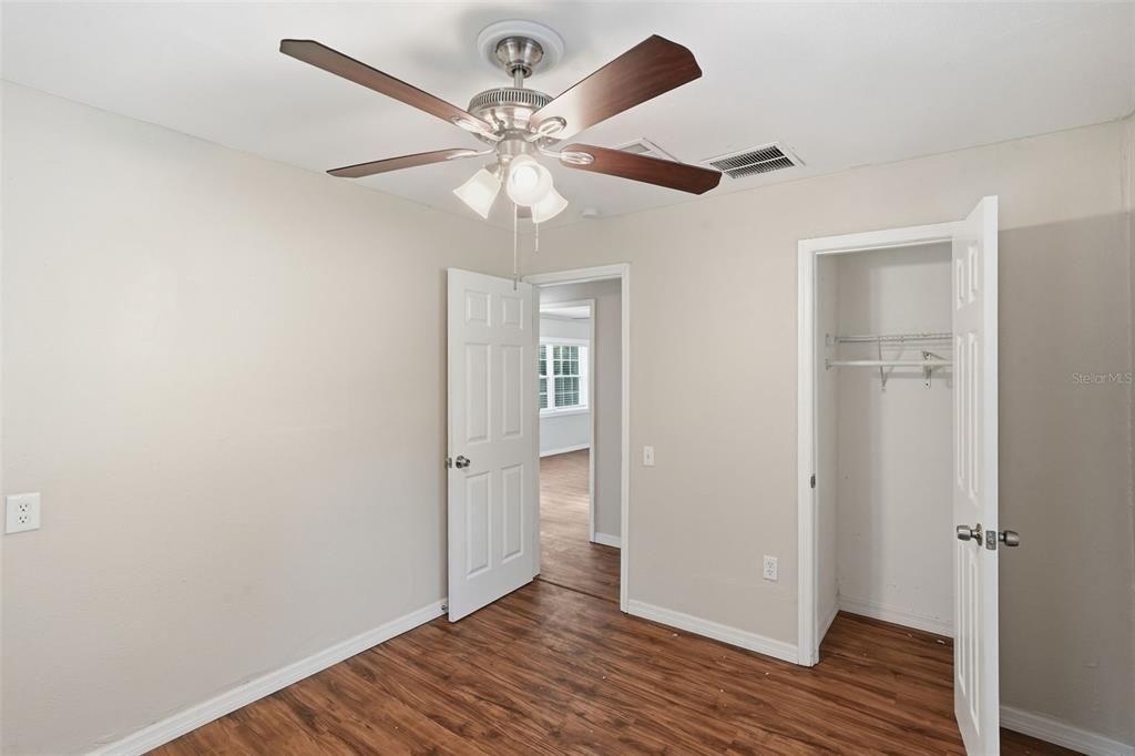 For Sale: $213,400 (2 beds, 1 baths, 704 Square Feet)