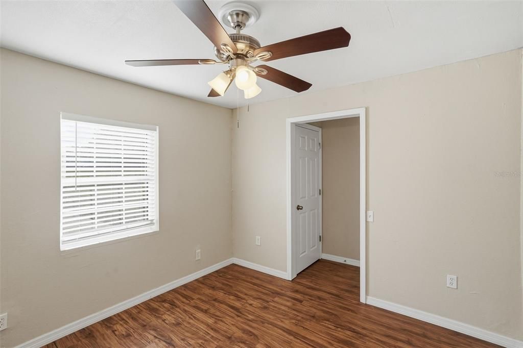 For Sale: $213,400 (2 beds, 1 baths, 704 Square Feet)
