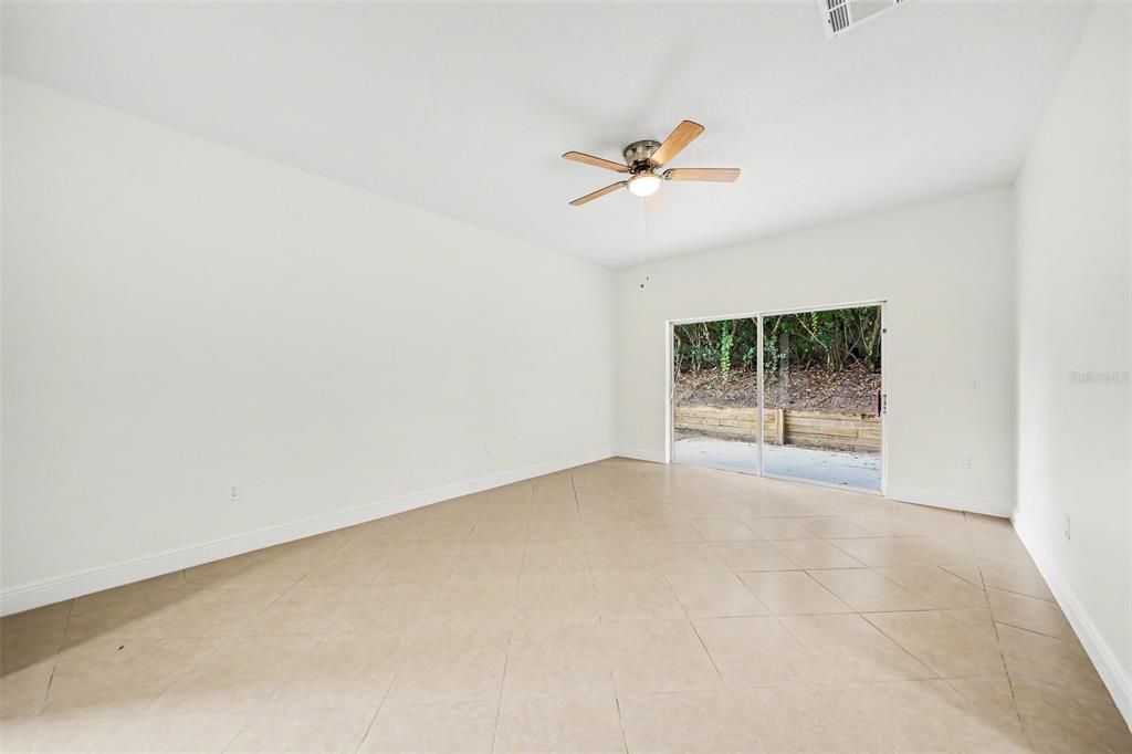 For Sale: $364,900 (4 beds, 2 baths, 1968 Square Feet)